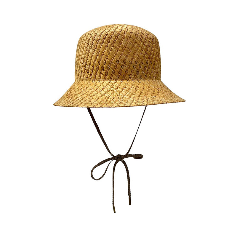 un chapeau  紐付きキャペリン
