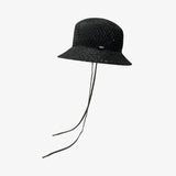 un chapeau  紐付きキャペリン