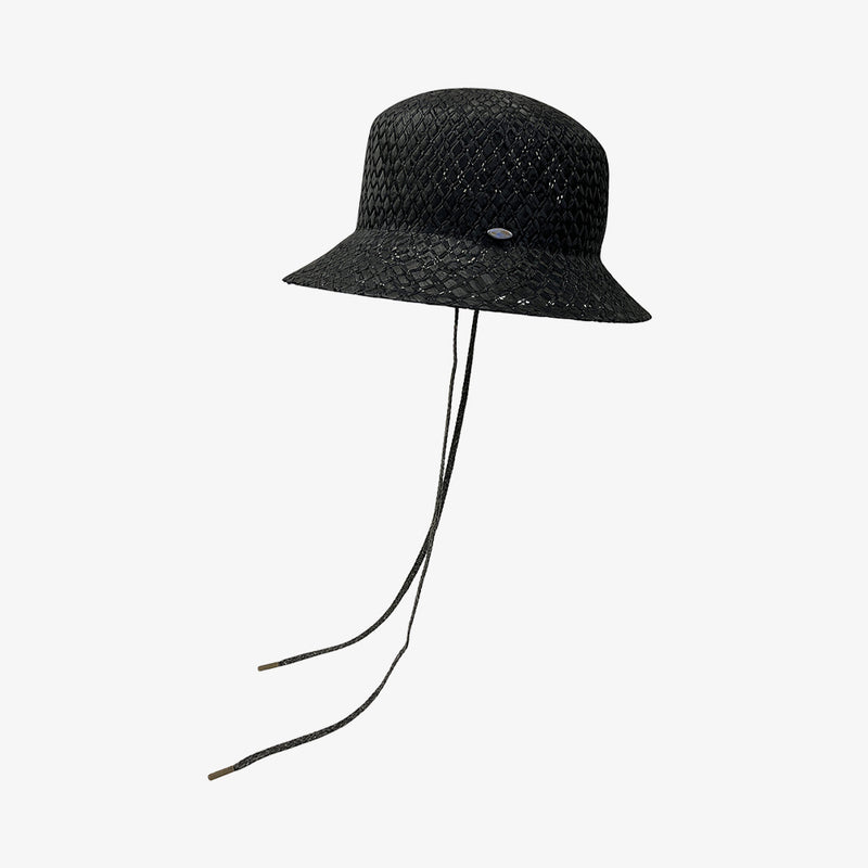 un chapeau  紐付きキャペリン