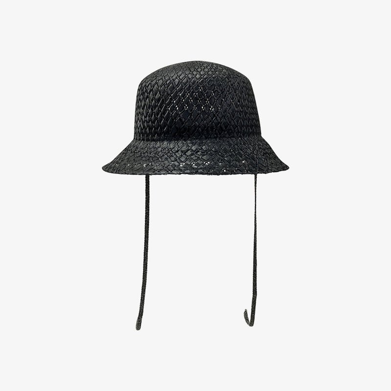 un chapeau  紐付きキャペリン