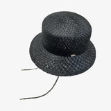 un chapeau  紐付きキャペリン