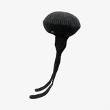 un chapeau   紐付きベレーニット