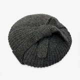 un chapeau   紐付きベレーニット