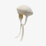 un chapeau   紐付きベレーニット