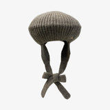un chapeau   紐付きベレーニット