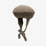 un chapeau   紐付きベレーニット
