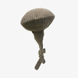 un chapeau   紐付きベレーニット