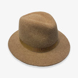 un chapeau 帽体中折れ