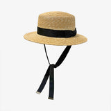 un chapeau  紐付きカンカン帽