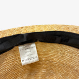 un chapeau  紐付きカンカン帽